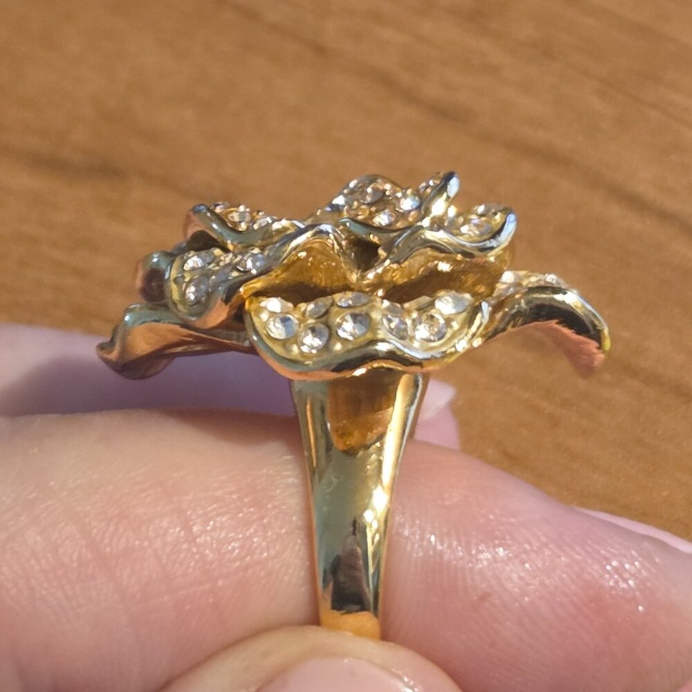 JOAN RIVERS CRYSTAL FLOWER RING - STATEMENT PIECE! - Picture 3 of 5